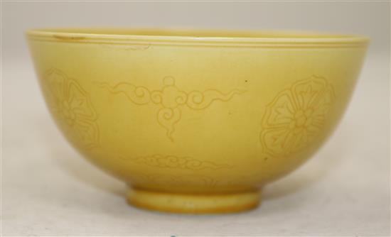 A Chinese yellow ground anhua-decorated bowl, 11.8cm